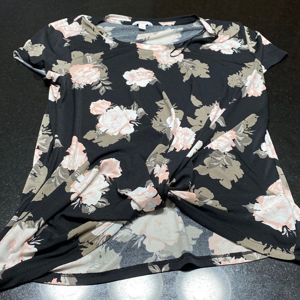Candies size large blouse knotted in the front on the bottom 95% poly 5%…